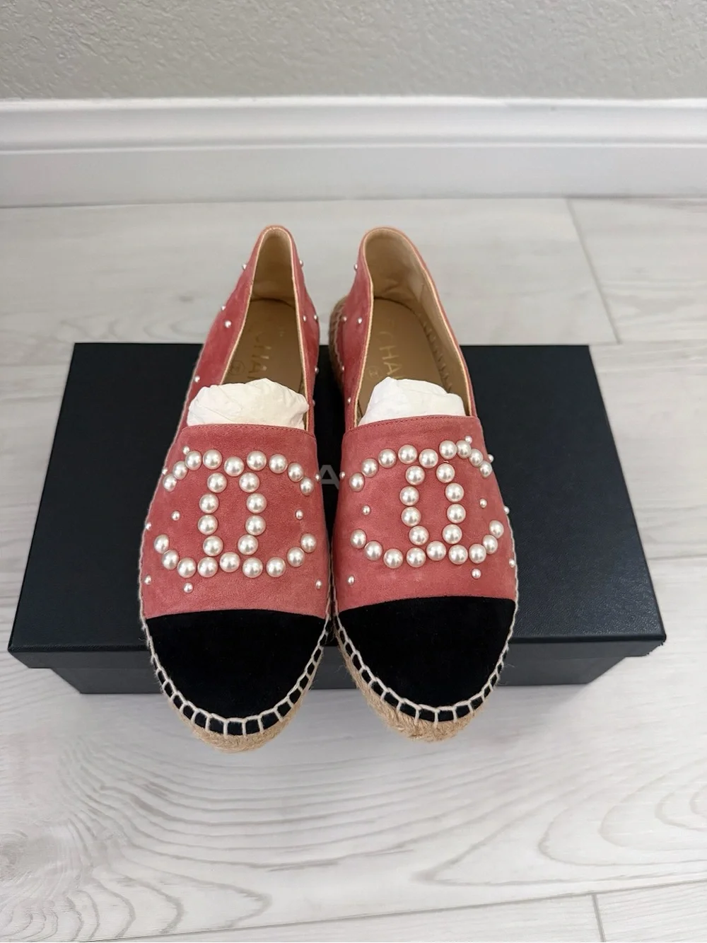 Chanel 2017 Interlocking Pearl CC Logo Espadrilles Size 35 EU 💗